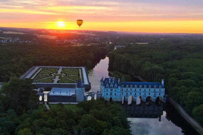 Hot air ballooning: Chambord, Blois, Chenonceau, Cheverny or Chaumont - Meeting in Contres Before Sunrise