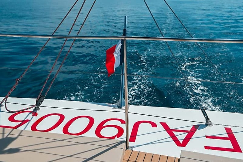 La Grande Motte: Le Grau-du-Roi Bay Catamaran Cruise - The July and August Bathing Option