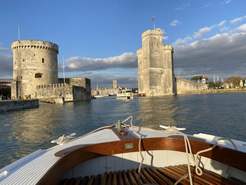 La Rochelle: 1-Hour Boat Tour of the Bay - Meeting the captain in La Rochelle’s old harbor