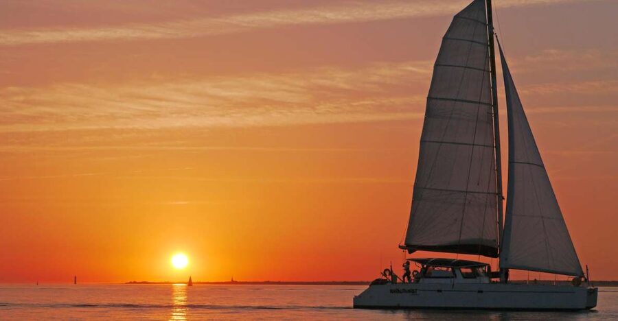 La Rochelle: 2-Hour Sunset Sailing Cruise - Leaving from the towers of La Rochelle