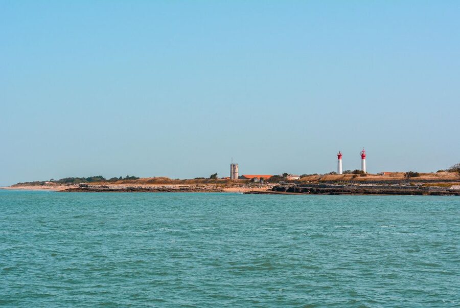 La Rochelle: Boat trip to Fort Boyard (2h00) - The boat, seating, and comfort