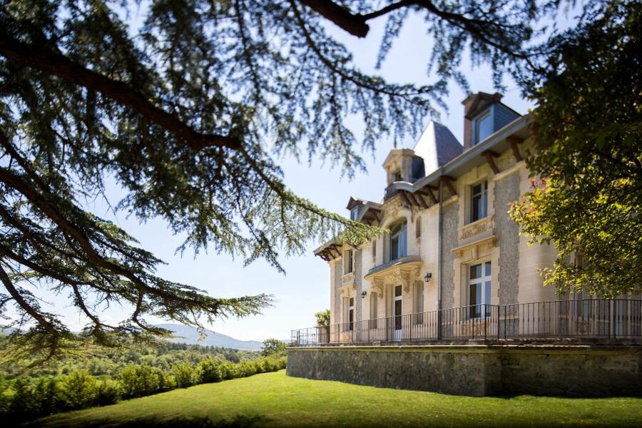 Languedoc: Tour and Tasting at Domaine de Baronarques - The château and vineyard add a sense of place