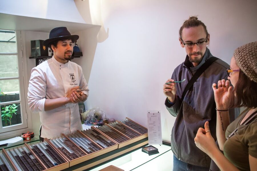 Le Marais: Pastry and Chocolate Food Tour - Chocolate, coffee and the sweetest part of the afternoon