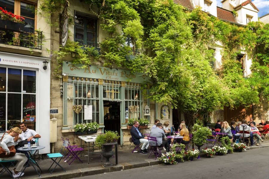 Les Marais: French Tastes and Drinks Private Foodie Tour - The National Archives Garden and a quiet pause