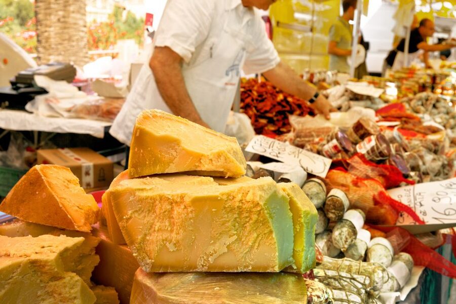 Les Marais: French Tastes and Drinks Private Foodie Tour - Crepes, profiteroles, and Place des Vosges
