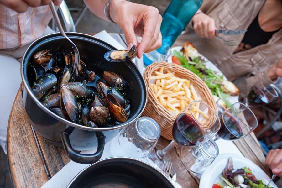 Les Marais: French Tastes and Drinks Private Foodie Tour - How much food and drink do you really get?