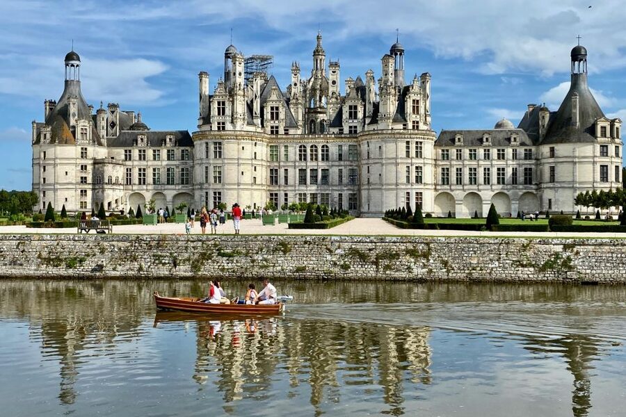Loire Valley Castles: Chenonceau, Amboise & Da Vinci Trip - Walking, access, and who should book