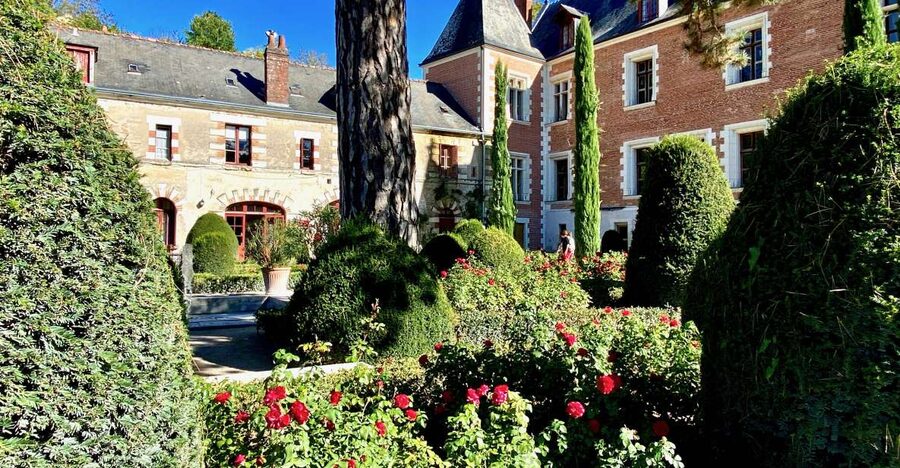Loire Valley Castles: Chenonceau, Amboise & Da Vinci Trip - Three Loire Valley icons in one ambitious day