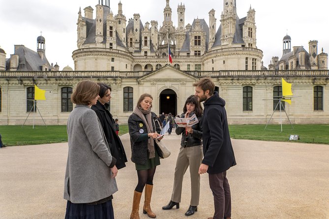 Loire Valley Castles Trip with Chenonceau and Chambord from Paris - Live guide or audio guide?