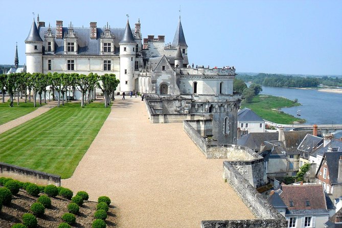 Loire Valley Castles VIP Private Tour: Chambord, Chenonceaux, Amboise - Chenonceau, the château over the Cher