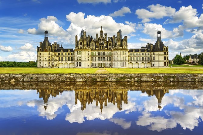 Loire Valley Wine and Castles Small-Group Day Trip from Paris - Key points to know before booking