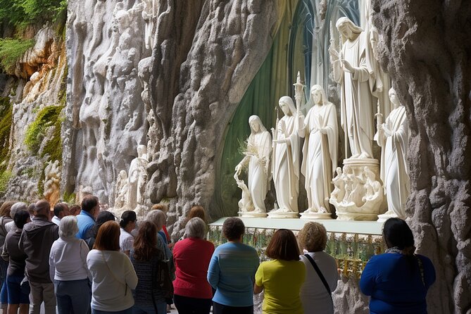 Lourdes, Guided Walking Tour in the Sanctuary - Entering the sanctuary and finding your bearings
