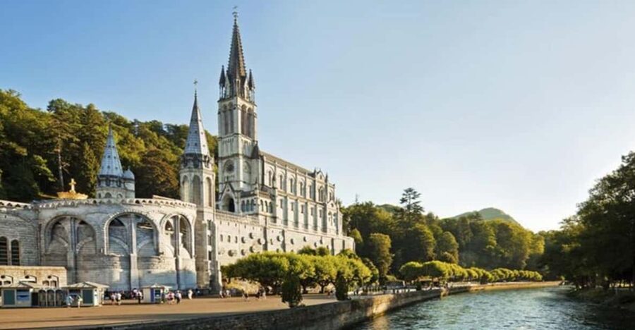 Lourdes: Private Guided Tour in the Sanctuary - Why a guide helps at Lourdes Sanctuary