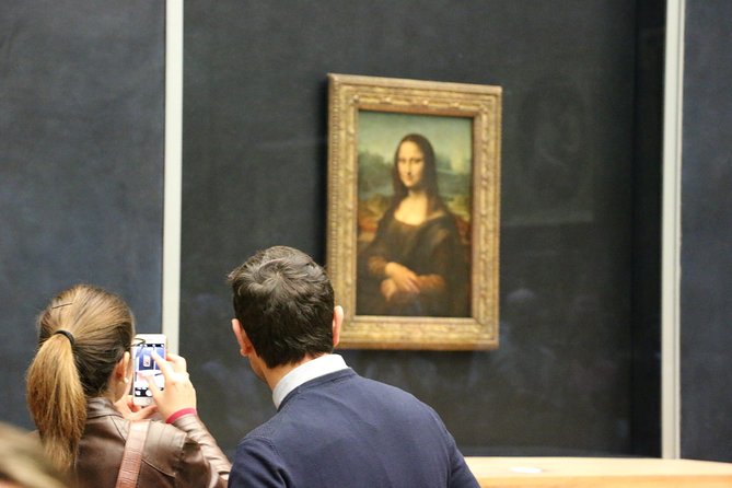 Louvre Museum Access Guided Tour with Mona Lisa - The guide makes the route work