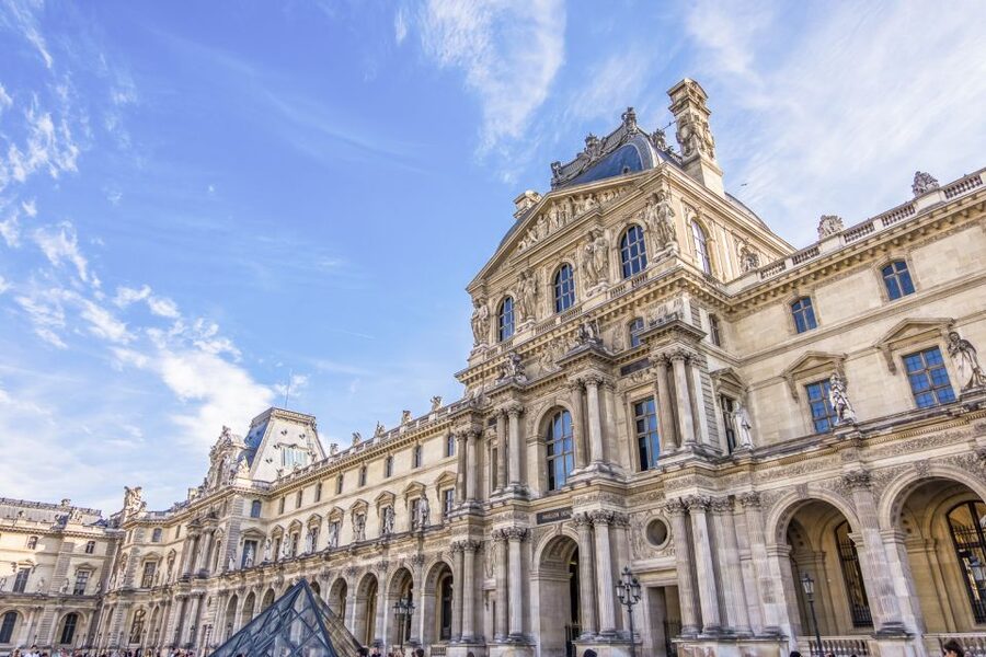 Louvre Museum Child-Friendly Private Tour for Families - What the private format changes