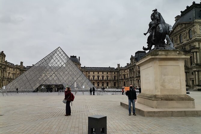 Louvre Museum Guided Tour Options with Timed Entry - Group Size, Access, and Comfort