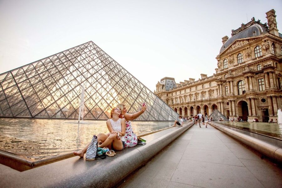 Louvre Museum: Skip-the-Line Guided Tour - Crowds, pace, and group size