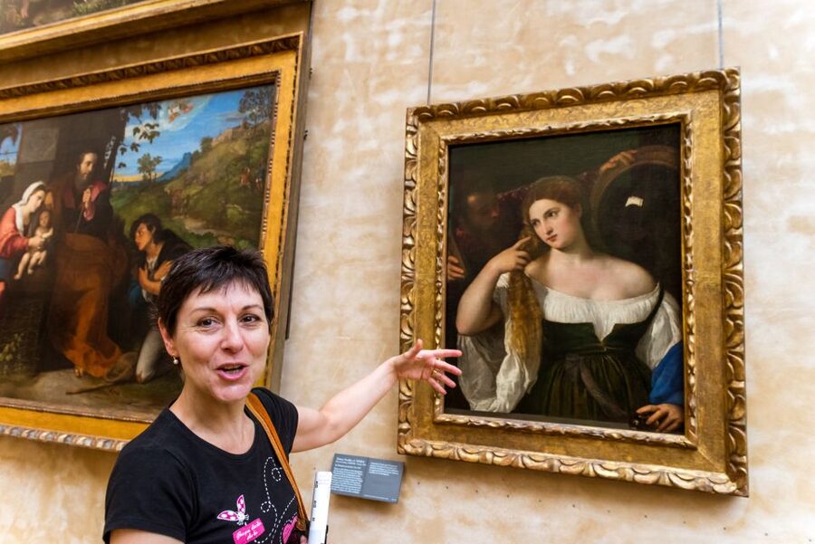 Louvre Museum: Skip-the-Line Small Group Guided Tour - The Mona Lisa and the crush around the masterpiece