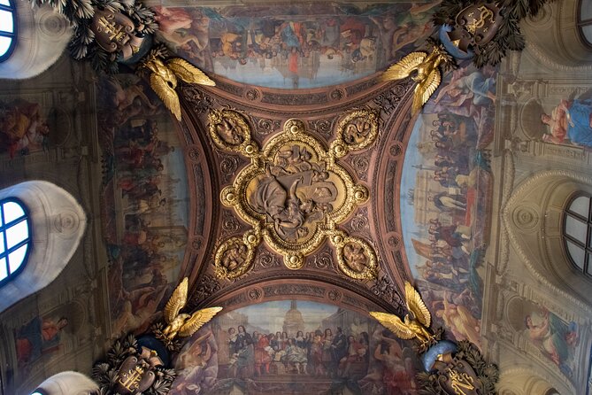 Louvre Private Tour – The Essentials and More with Expert Guide - Guides who adapt the tour to your group