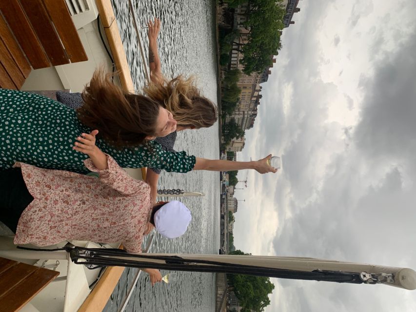 Lyon: City Cruise with Charcuterie, Cheese, and Wine - The 90-Minute Route: Fourvière to Confluence