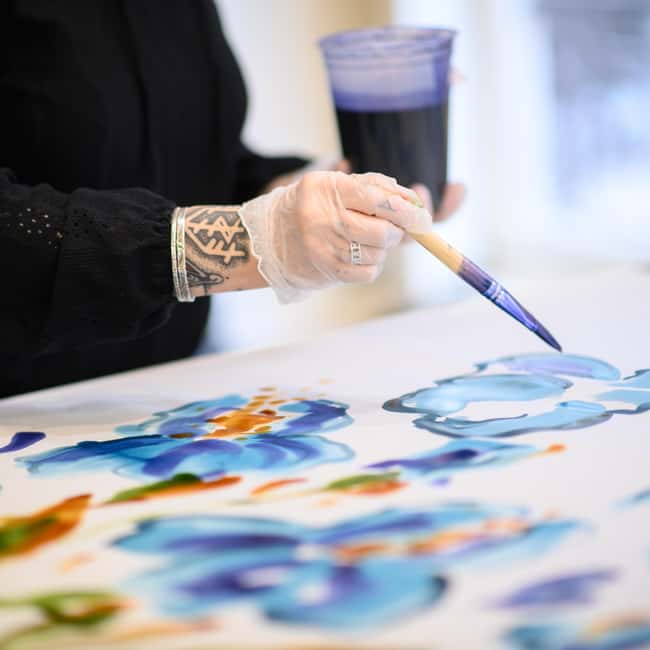 Lyon: Create your own traditional Lyonnais silk square - Why painting silk in Lyon feels different