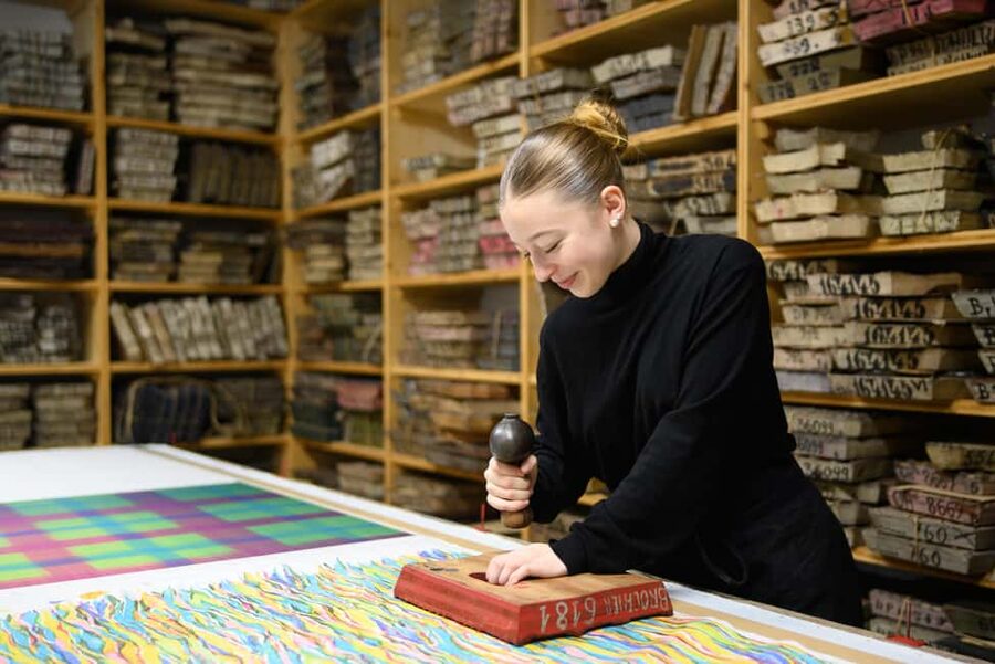 Lyon: Create your own traditional Lyonnais silk square - Practical details that can shape your visit
