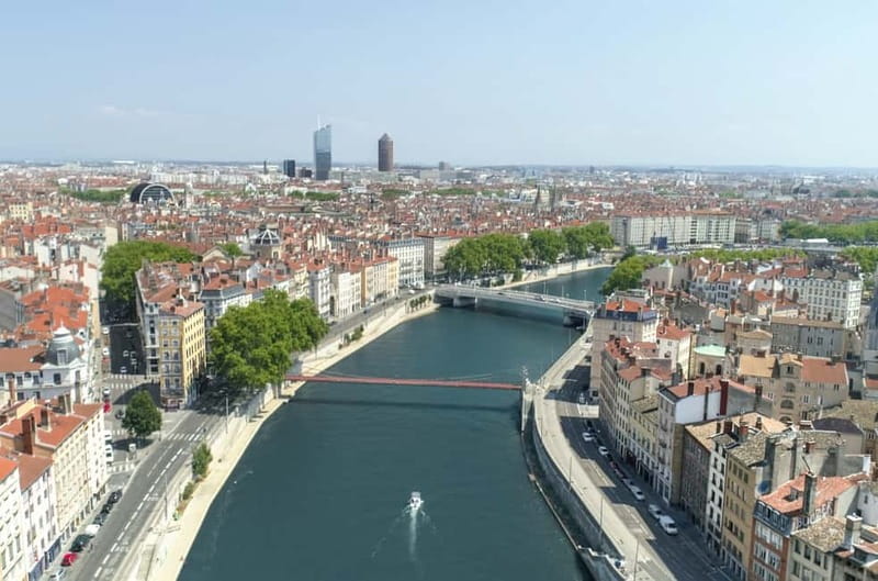 Lyon: Electric Boat Rental Without a License - Taking the wheel at Cap Confluent