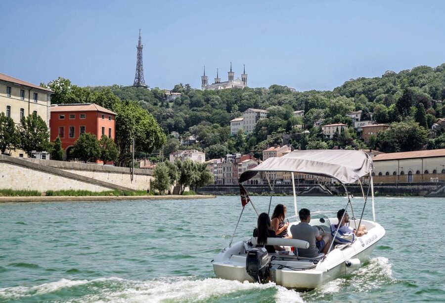 Lyon: Electric Boat Rental Without a License - Who will enjoy this private Saône cruise