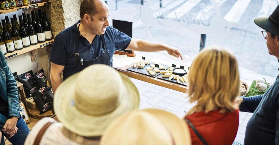 Lyon: Food Walking Tour with a Local Guide - Why the traboules make this food walk different