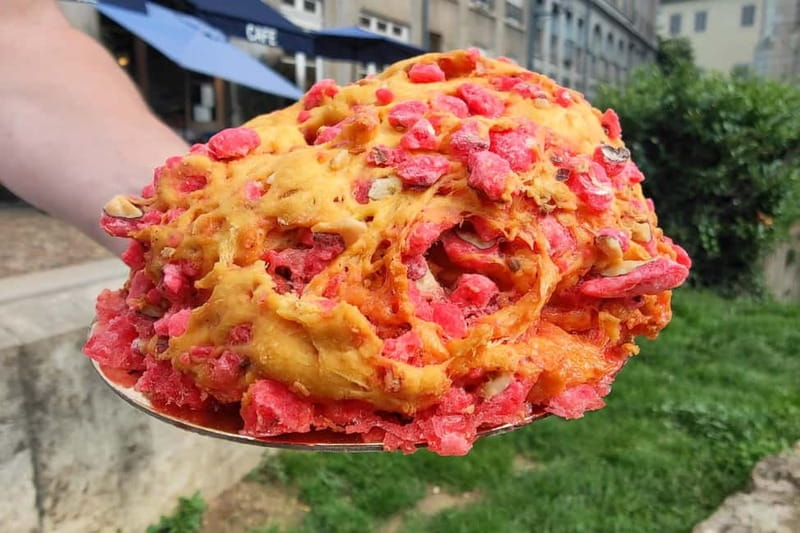 Lyon: Guided Food Tour with Tastings - The guides and the feel of the group