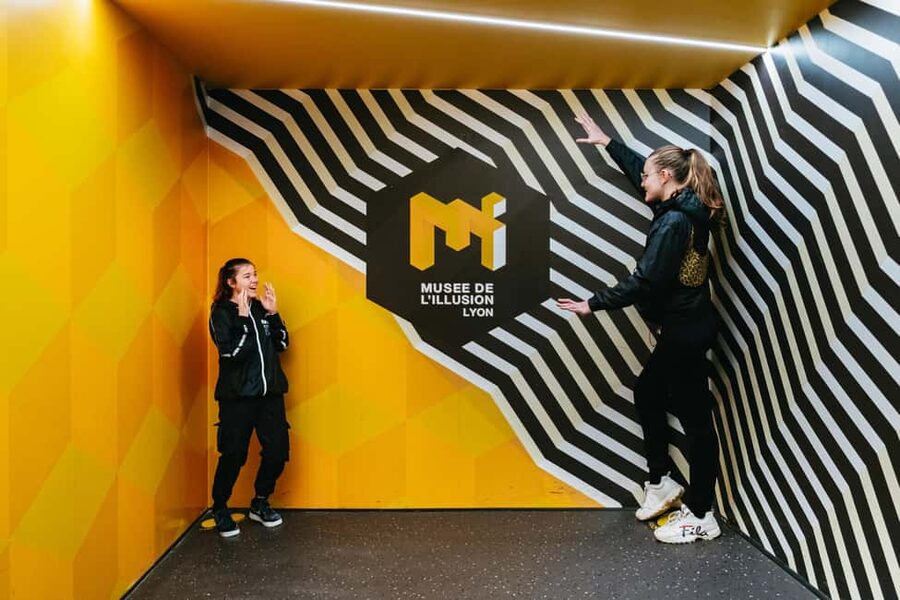 Lyon: Musée de l’illusion Entrance Ticket - The first rooms: getting your eyes to question everything