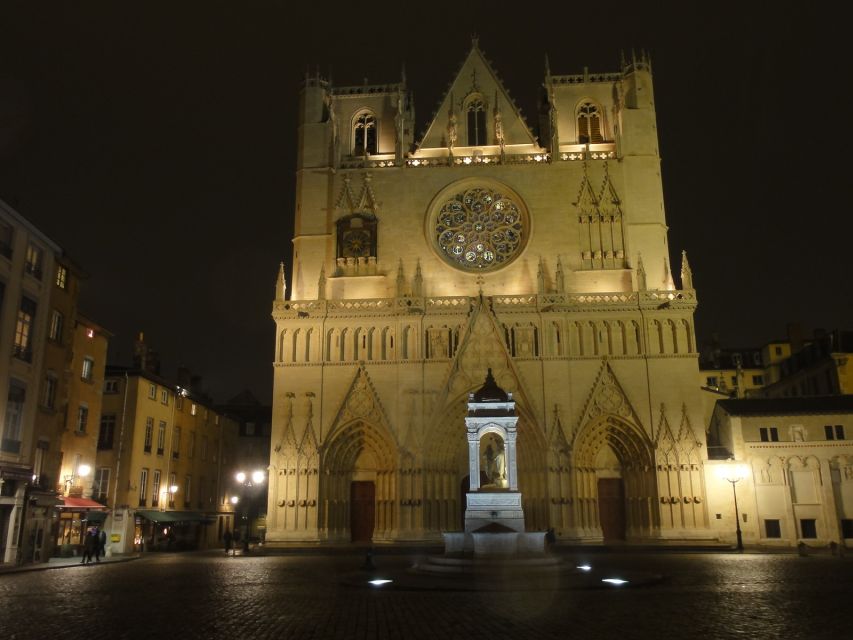 Lyon: Old District Private Guided Walking Tour - Starting in Saint-Jean, the heart of Vieux Lyon