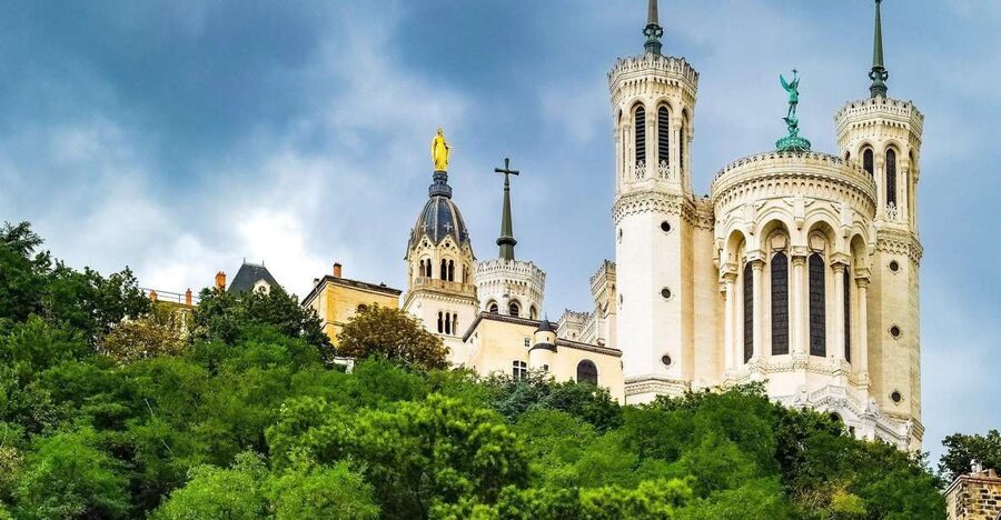 Lyon: Old District Private Guided Walking Tour - Saint-Jean Cathedral and the old quarter around it