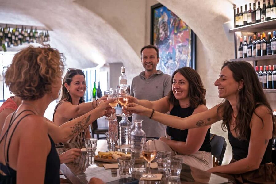 Lyon Old Town Food Tour: Full French Meal with Wine - The guides make the difference