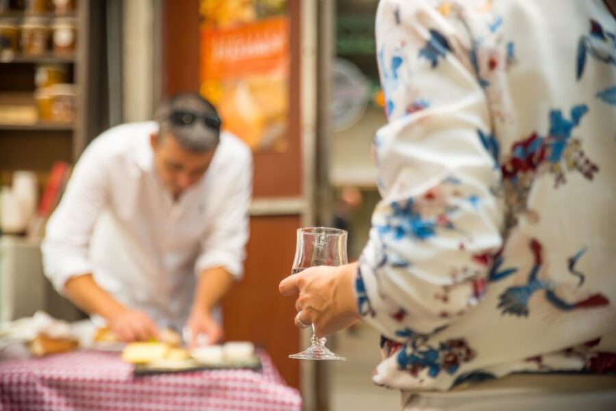 Lyon: Old Town Food Tour - What a bouchon Lyonnais adds to the experience