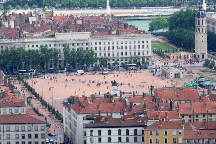 Lyon: Private custom tour with a local guide - What the guides add to the experience
