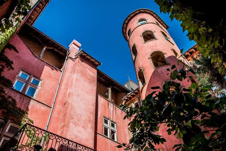 Lyon: Private Traboules Tour – Hidden Passages - Following the Canuts through Croix-Rousse