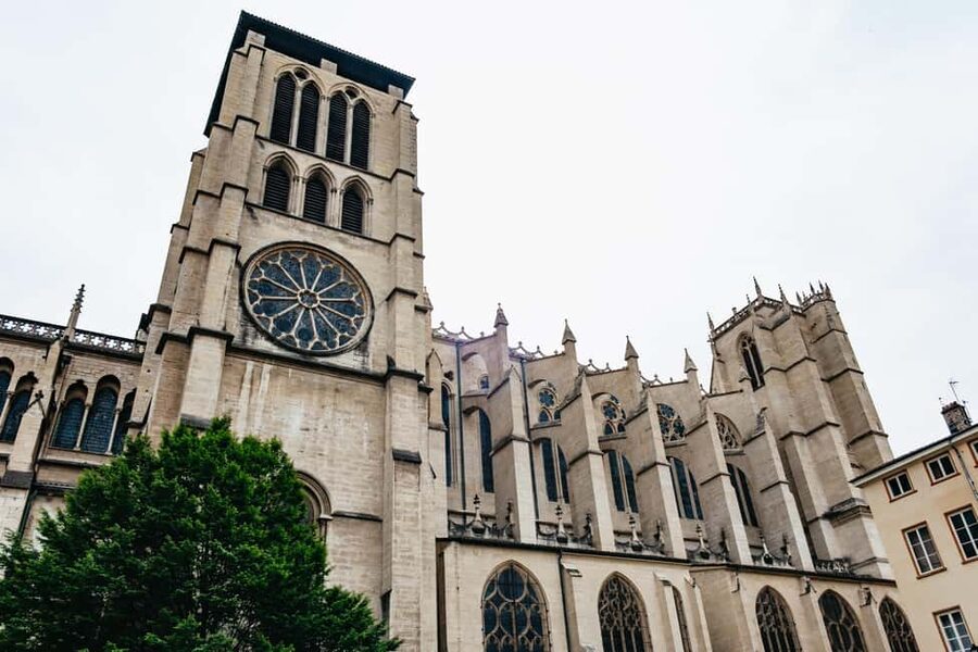 Lyon: Vieux Lyon Food Tasting Walking Tour - Key points at a glance