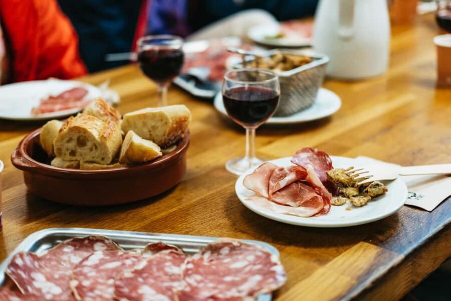 Lyon: Vieux Lyon Food Tasting Walking Tour - Why food is the right way into Vieux Lyon