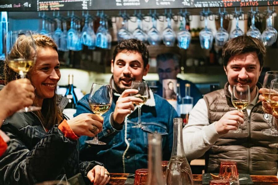 Lyon: Vieux Lyon Food Tasting Walking Tour - The first streets: medieval Lyon and its passageways