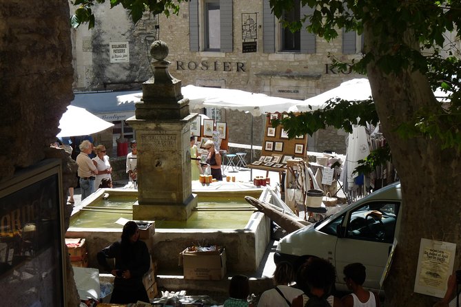 Market & Perched Villages of the Luberon Day Trip from Marseille - Lourmarin, an easy village to enjoy