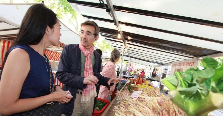 Market Visit and Cooking Class with a Parisian Chef - Why the small group changes the class