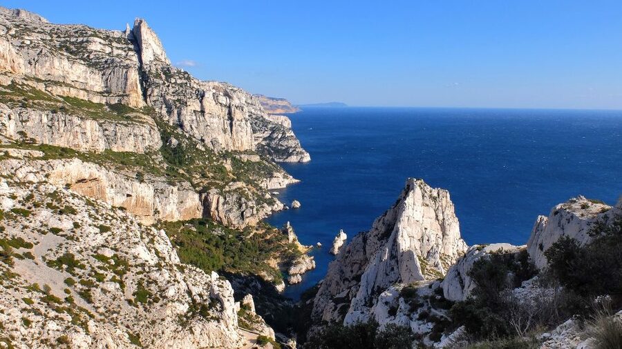 Marseille: Calanques National Park Guided Hike with Picnic - Who should book this hike?
