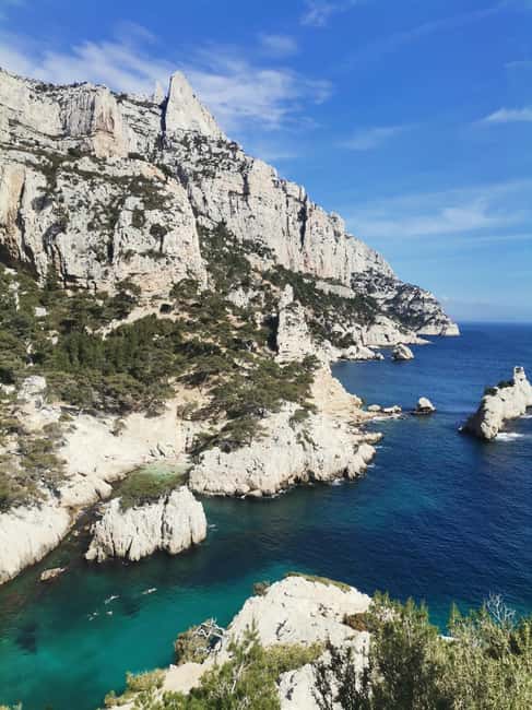 Marseille: Calanques National Park Guided Hike with Picnic - The picnic beside the Mediterranean