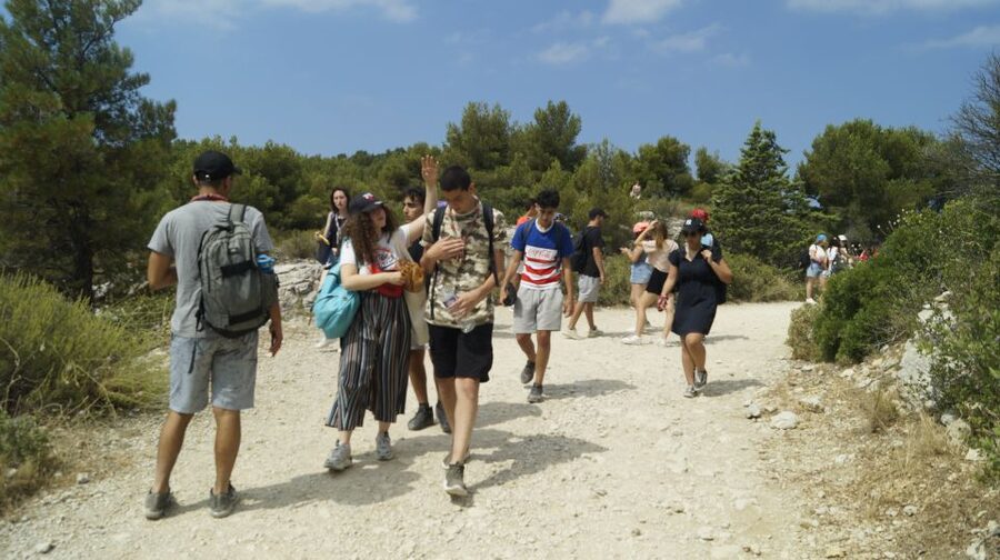 Marseille: Calanques National Park Guided Hike with Picnic - Swimming in a rocky cove