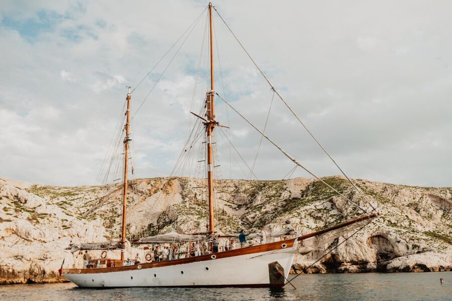 Marseille: Calanques Sailing Day Trip with Lunch and Wine - What the seven-hour schedule feels like