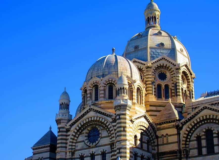 Marseille, Cassis & Aix-en-Provence Full-day tour - Walking through Le Panier