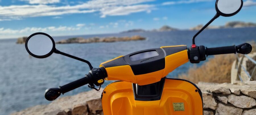 Marseille: Electric Motorcycle Rental with Smartphone Guide - Picking up the scooter at TROLIB