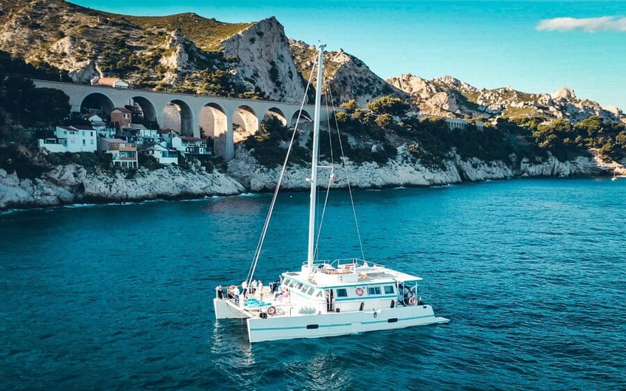 Marseille: Frioul Archipelago Catamaran Cruise with Lunch - The first hour: leaving Marseille behind