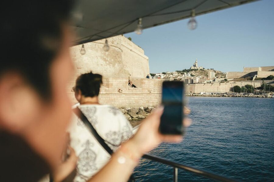 Marseille: Frioul Archipelago Catamaran Cruise with Lunch - The return sail to Marseille